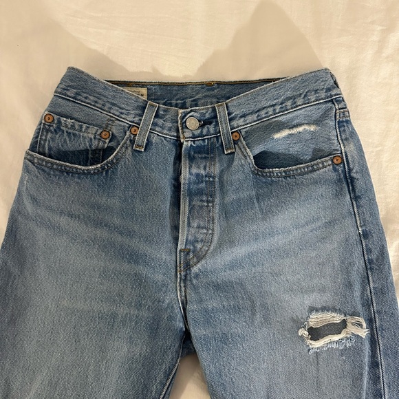 LEVI’S 501 RIPPED JEANS SIZE 26 - Picture 3 of 4
